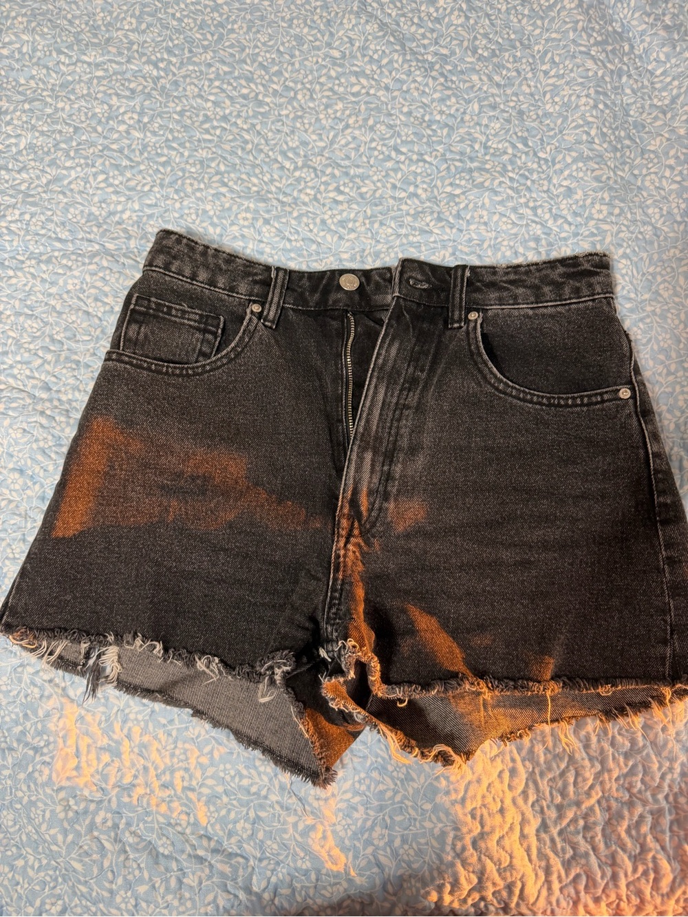 Zara High-Waisted Black Denim Shorts size 4